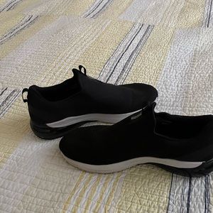 Black and White sketchers